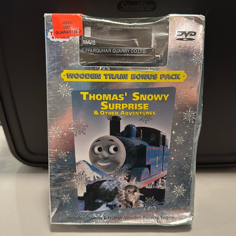 Thomas’ Snowy Surprise & other adventures with bonus wooden train bonus pack